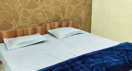 Jay shree shyam guest house Room Type - AC Family - 4bed