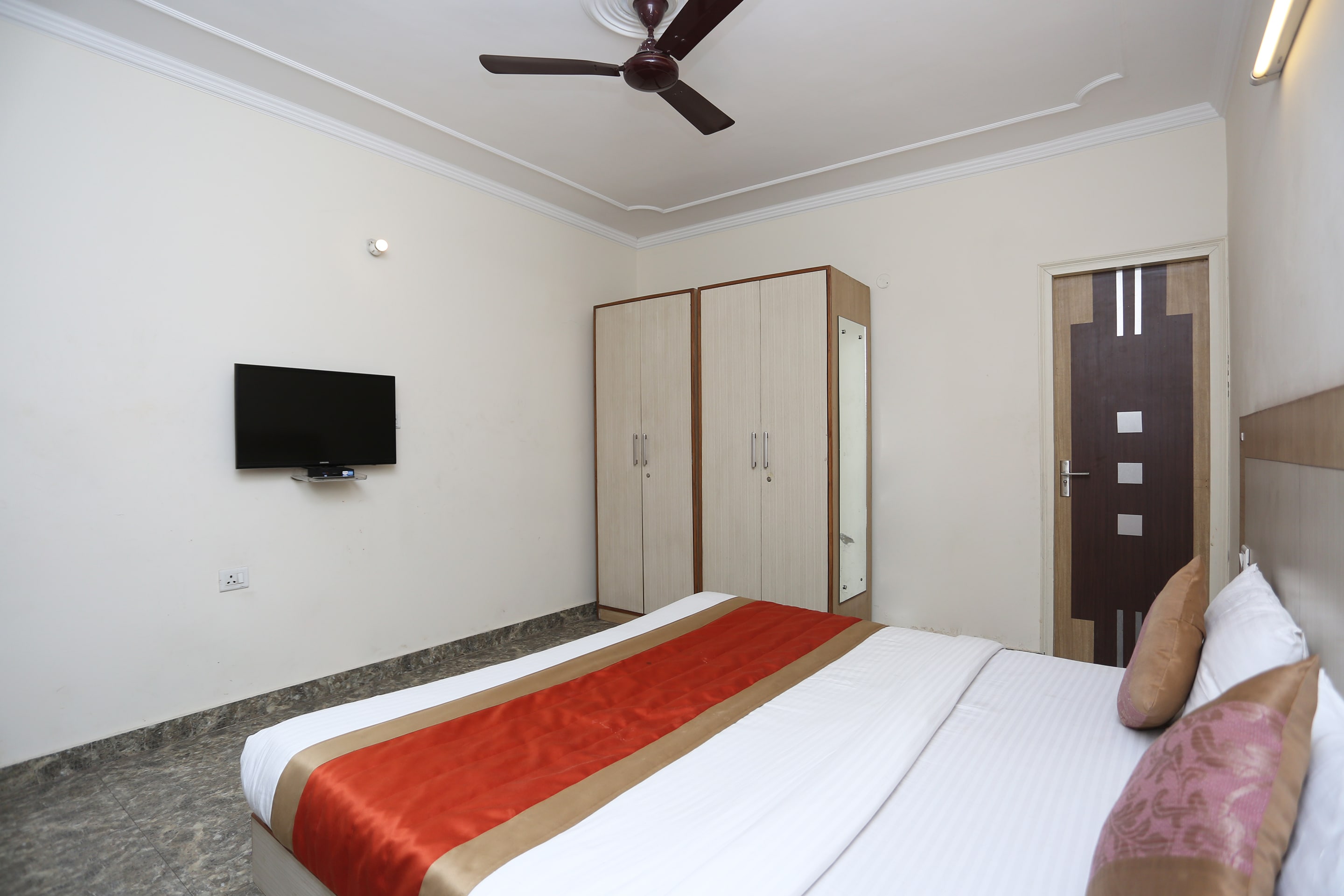 Hotel O Secret Miraz - Tap to explore photos