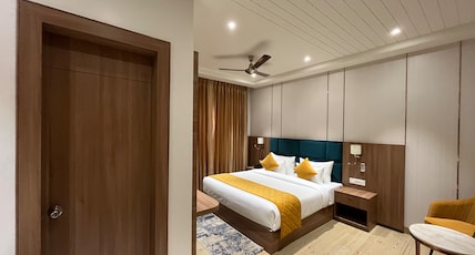 Hotel Three Seasons - Near Parikrama Marg Room Type - Executive Double Room WIth Free Mini Bar