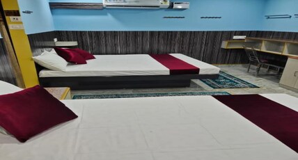 Chakravarthy Holidays Room Type - Family4 Bed AC Room