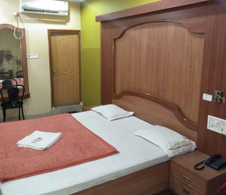 Hotel Paul Height - Tap to explore photos