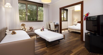 Best Western Air Hotel Linate Room Type - 1 King 2 Single Beds, Non-Smoking, Family Room, Wi-Fi, Free Minibar, Bathrobe And Slippers, Converti Best Western Air Hotel Linate Room Type - 1 King 2 Single Beds, Non-Smoking, Family Room, Wi-Fi, Free Minibar, Bathrobe And Slippers, Converti