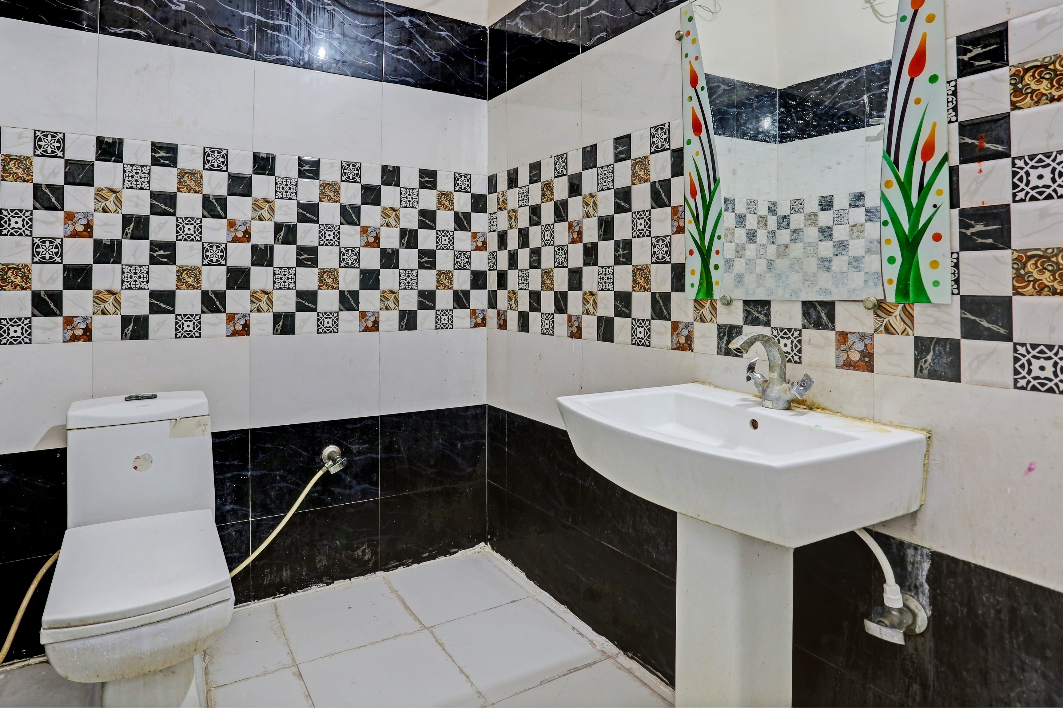 Hotel O Milan - Tap to explore photos