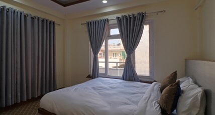 OYO 828 Hotel White Dreams Palace Room Type - Deluxe