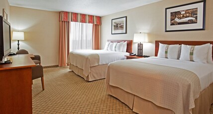Holiday Inn Purdue - Fort Wayne Room Type - 2 Queen Standard Communication Accessible Tub