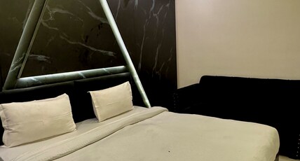The Grand Estate Room Type - Silk N Shadow