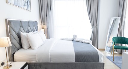 Happy Season JBR Bahar apartments Room Type - Deluxe King bed apartment Dubai Marina view