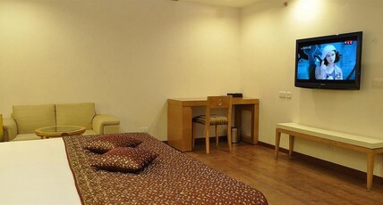 Almondz Hotel Room Type - Premium Room