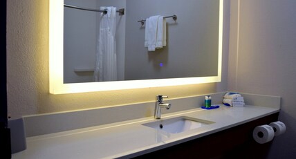 Holiday Inn Express Hotel & Suites Batesville Room Type - 2 Queen Standard