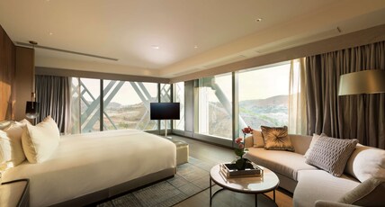 Hilton Port Moresby Room Type - KING CHAIRMAN SUITE