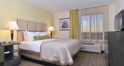 Candlewood Suites CASPER, an IHG hotel Room Type - 1 Queen 1 Bdrm Ste Comm Mob Access Tub