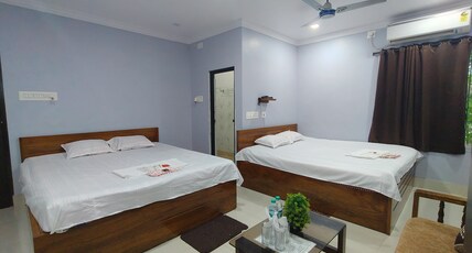 Taki Sunrise Room Type - Ac four bed room with balcony river side ( last check in time 9:00pm )