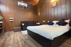 Lagoon Resort and Camp