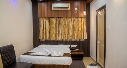 Continental Lodge Room Type - Deluxe Double Room