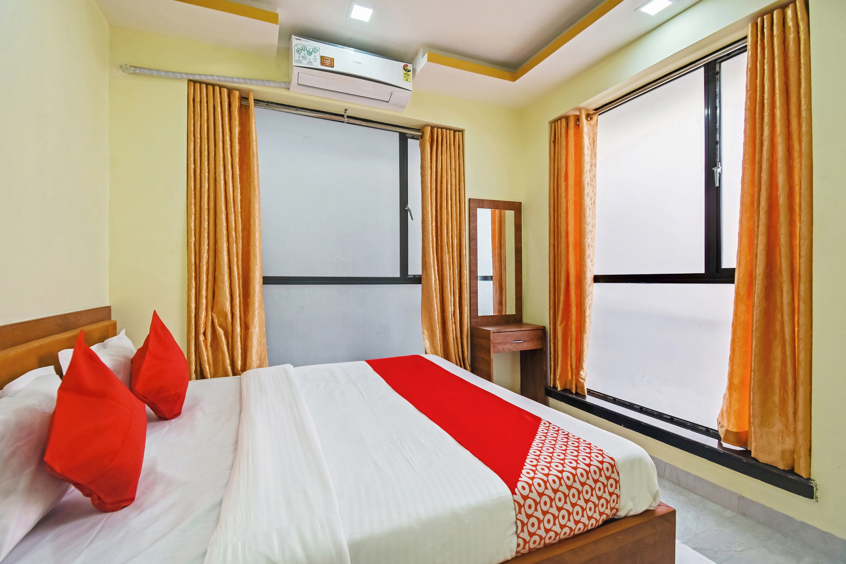 Hotel O by OYO OM Shanti Palace - Tap to explore photos