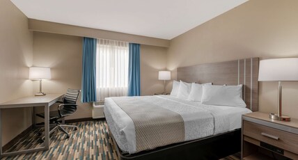 Best Western Edinburgh/Columbus Room Type - 1 King Bed, Non-Smoking, Whirlpool, Desk, Microwave And Refrigerator, Wi-Fi, Full Breakfast Best Western Edinburgh/Columbus Room Type - 1 King Bed, Non-Smoking, Whirlpool, Desk, Microwave And Refrigerator, Wi-Fi, Full Breakfast