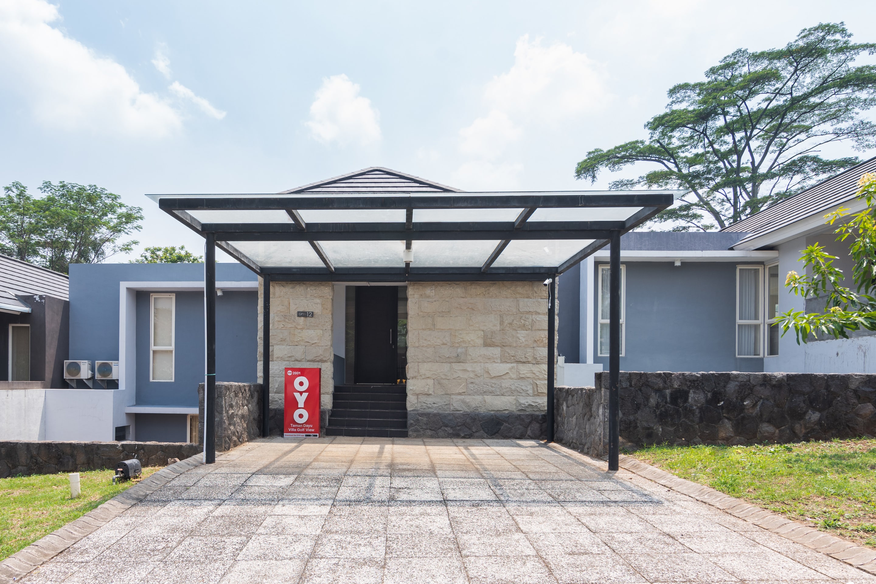 Hotel O Taman Dayu Villa Golf View - Tap to explore photos