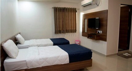 THE GRAND RADIANCE Room Type - DELUXE ROOM WITH TWIN BED