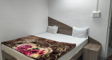 Shri Star Palace Room Type - Deluxe Ac