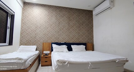 Hotel Center Point Room Type - One-Two Bad Room