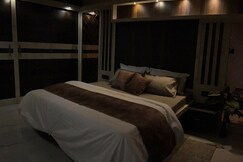 FamJam | 4Bhk Turquoise Tranquility