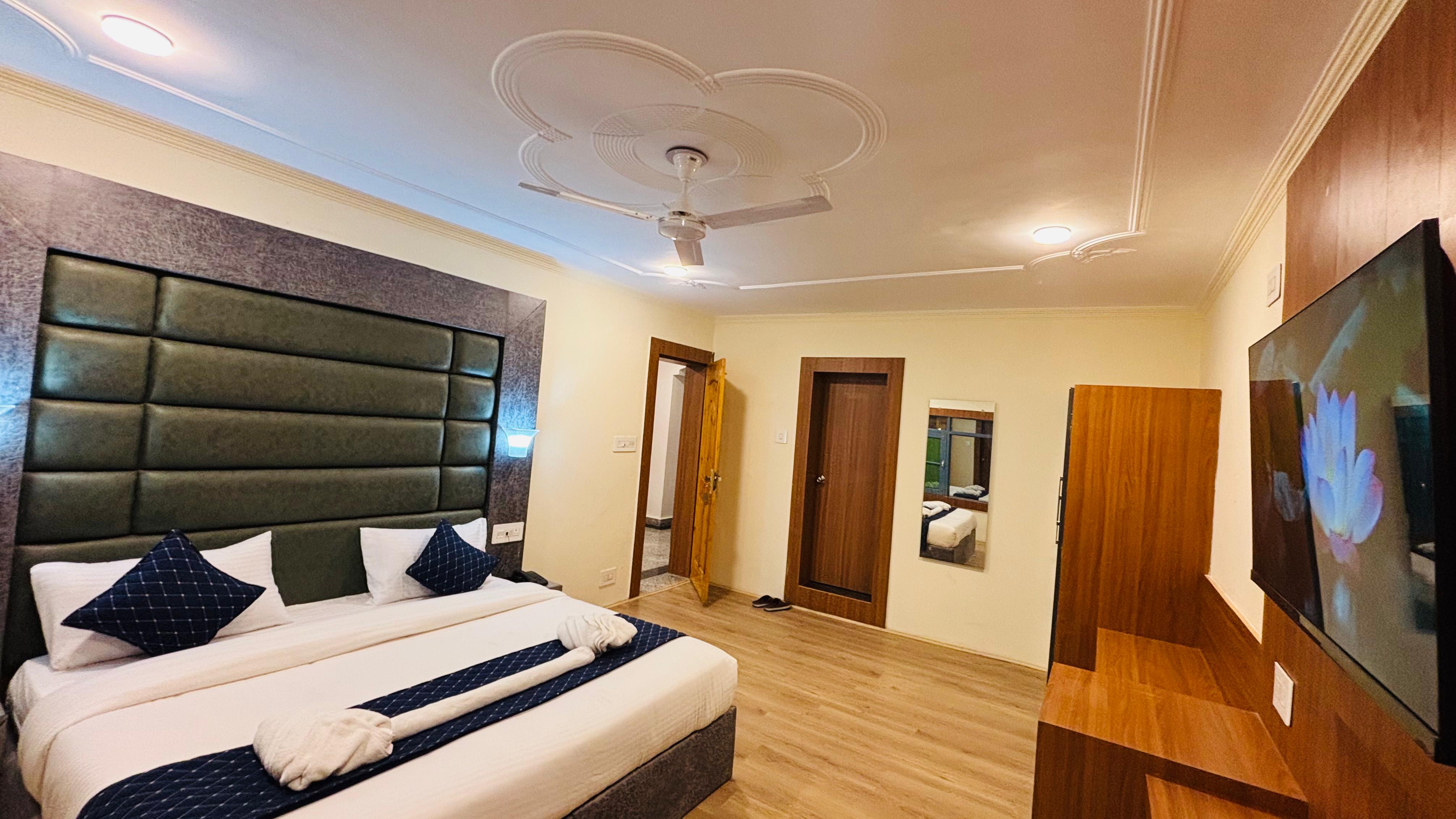 Jehlum Heights Inn - Tap to explore photos