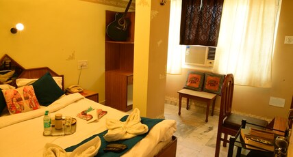 Hotel Banipark Palace Room Type - Deluxe A.C