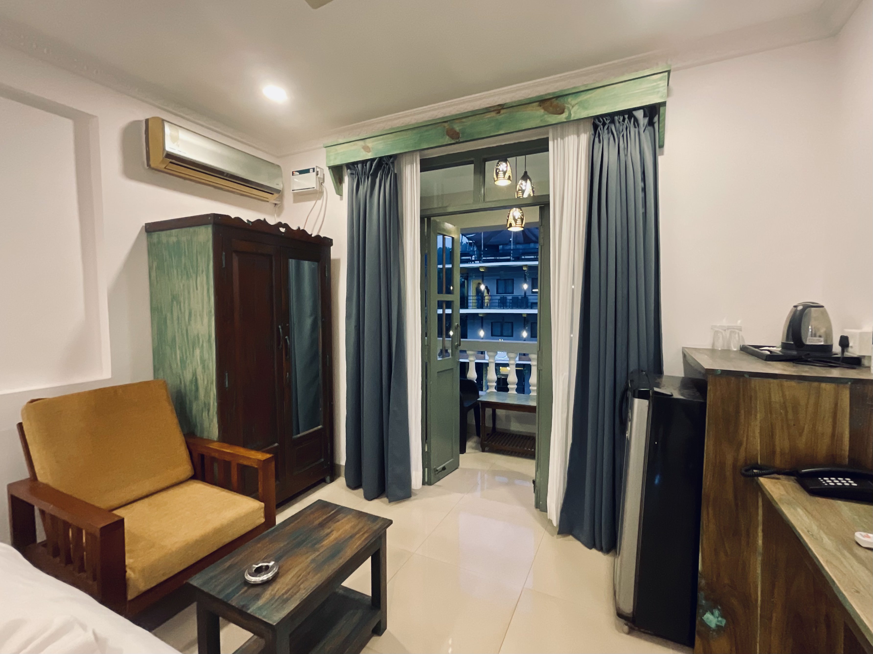 One Light Stays Morjim - Tap to explore photos