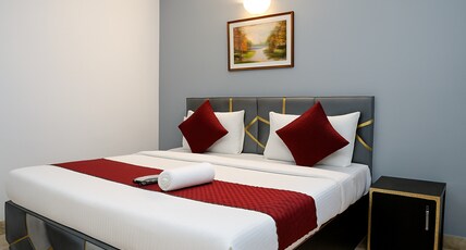 Mauryan Express Hotel Devli Khanpur Room Type - Deluxe room