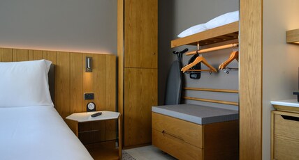 Crowne Plaza HOBART Room Type - 1 King Standard Accessible