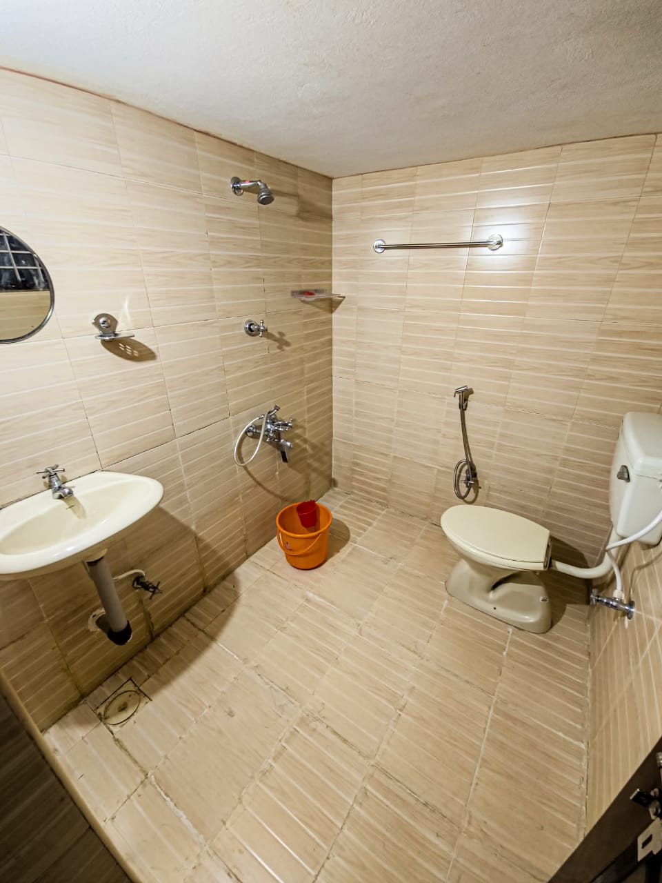 Misty Leaf - Tap to explore photos