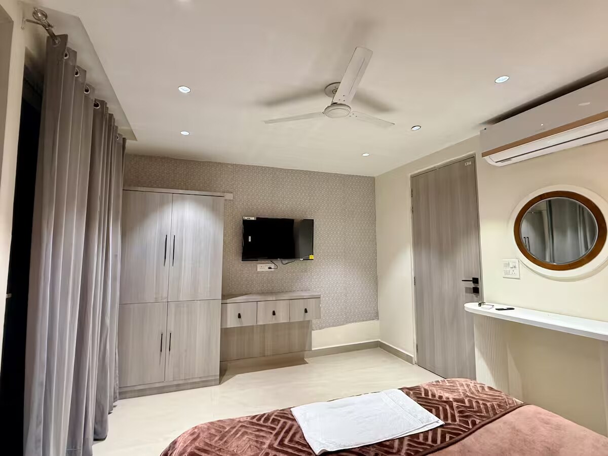 1 BHK By The Hridyam Hospitality - Tap to explore photos