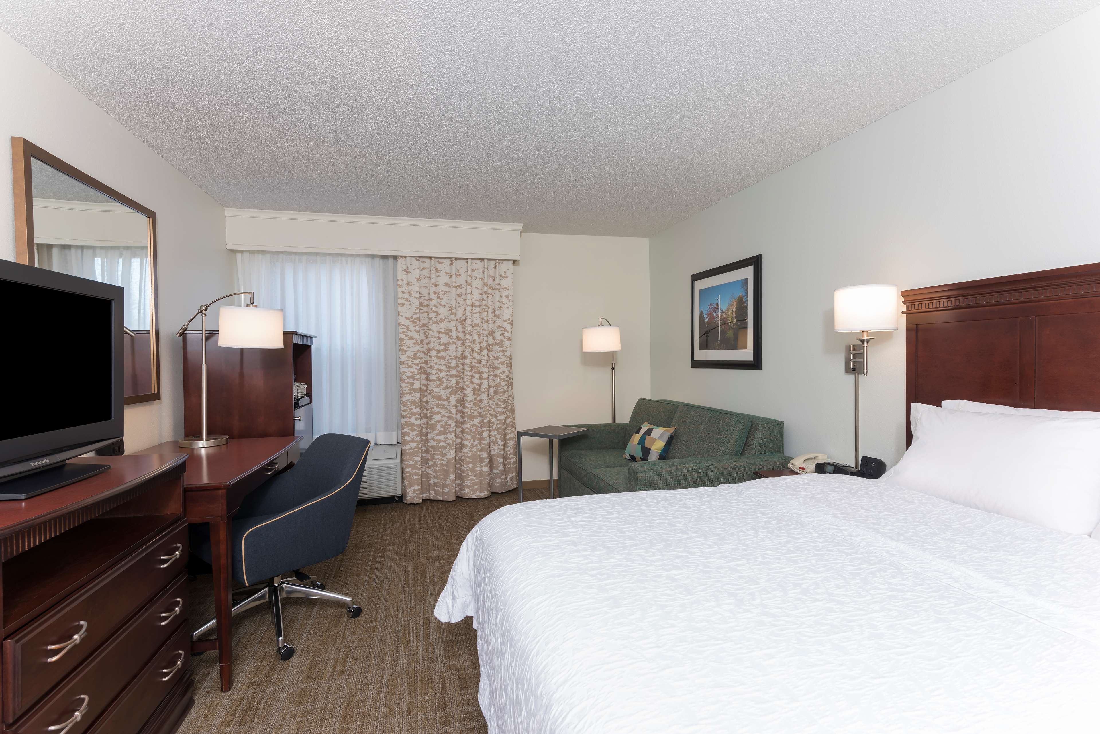 Hampton Inn East Lansing - Tap to explore photos