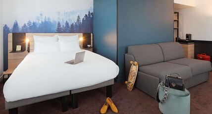 Novotel Annemasse Centre Geneva Port Room Type - Superior room - 1 queen size bed and 1 two-seater sofa