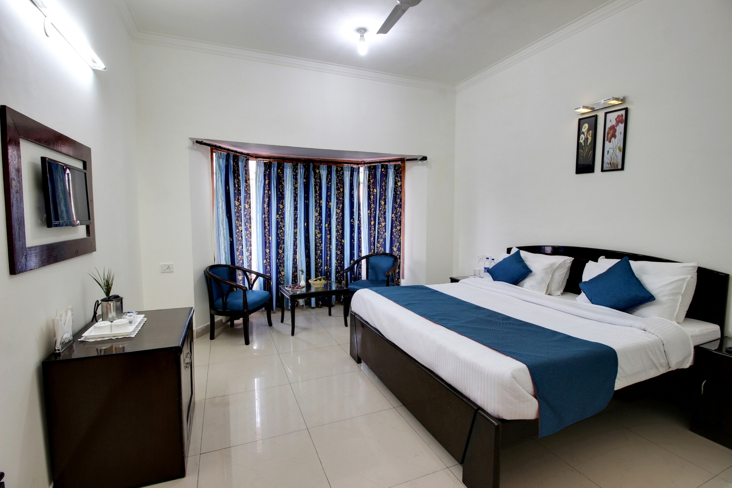 Silver Tree Inn - Tap to explore photos