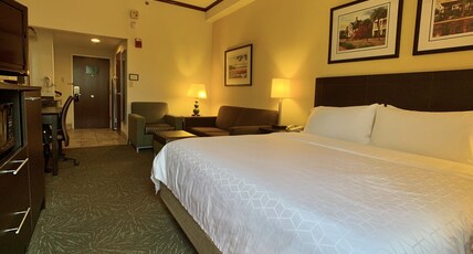 Holiday Inn Express Hotel & Suites Charleston-Ashley Phosphate Room Type - 1 King Standard Communications Mobility Accessible