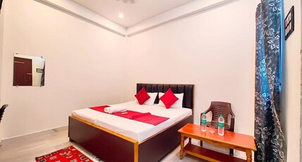 A.V Palace Room Type - double deluxe non-ac room 6