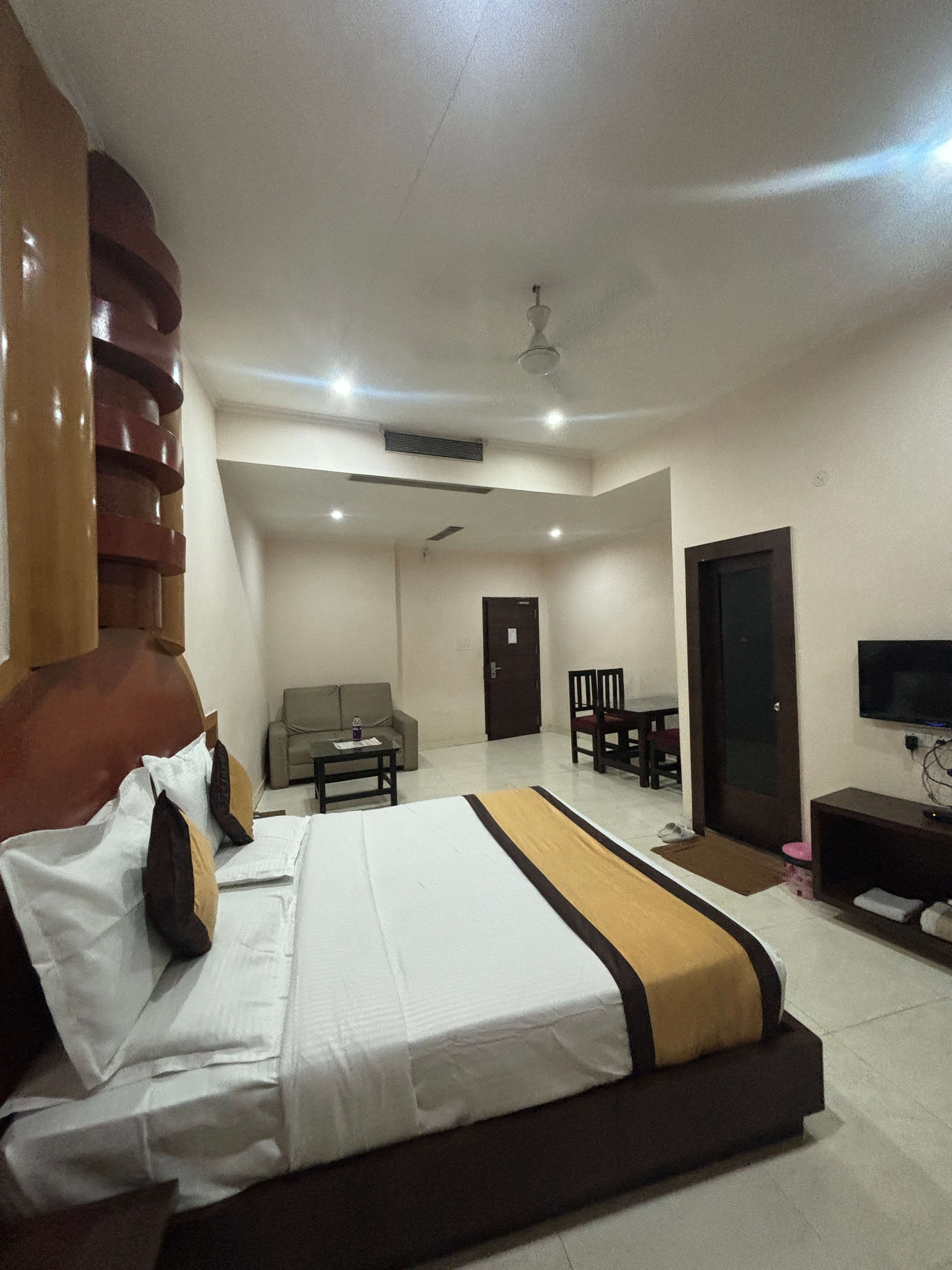Hotel Akanksha - Tap to explore photos