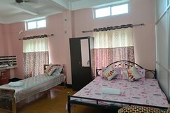 Sarojinilaya Homestay | 5 Min from Apollo Excel Care 