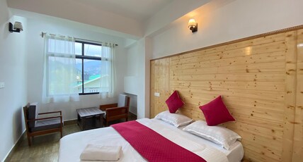 Twin Garden by TAPSOM Room Type - Deluxe King Room with Mountain View
