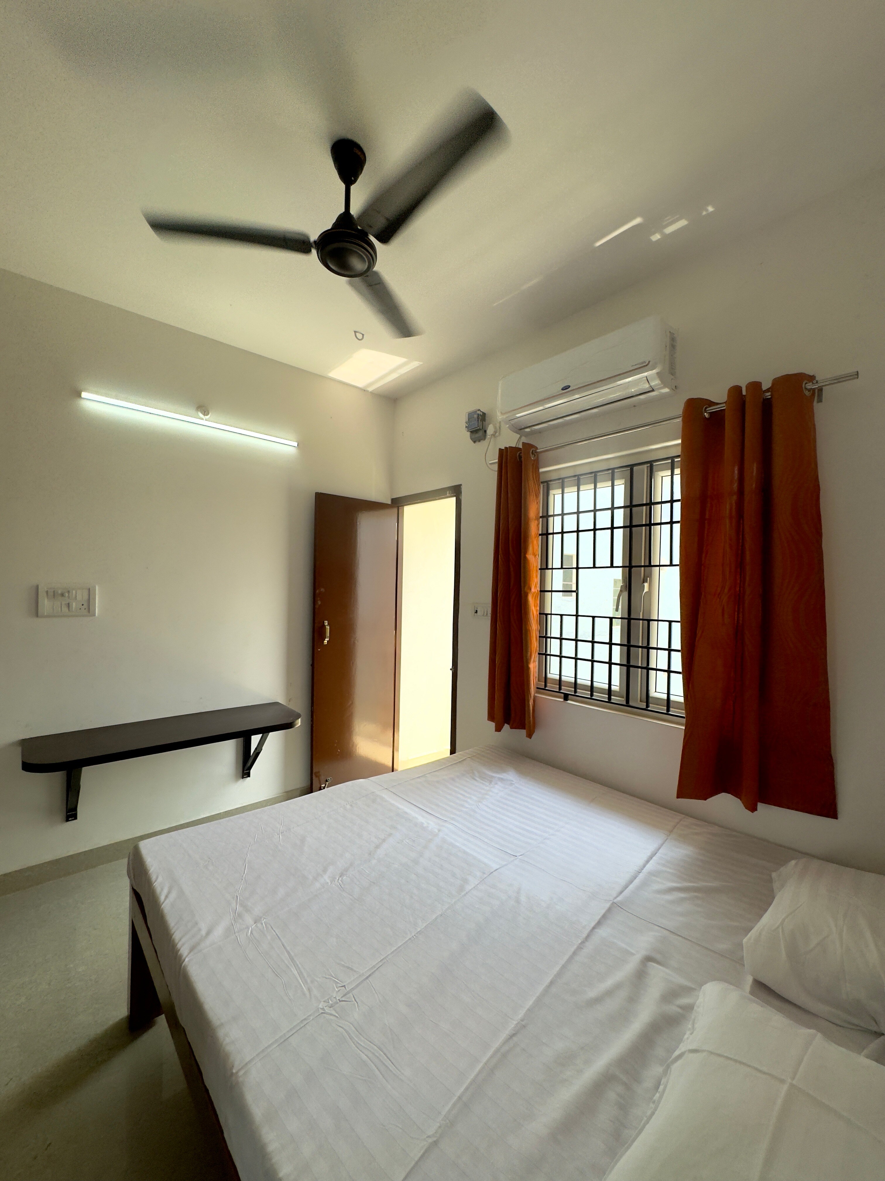 Sishya Hotels & Service Apartment Thoraipakkam, Chennai OMR, IT Expressway - Tap to explore photos