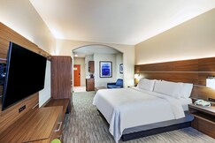 Holiday Inn Express and Suites Pryor