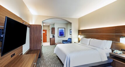 Holiday Inn Express and Suites Pryor Room Type - 1 King Bed Suite Sofa Bed
