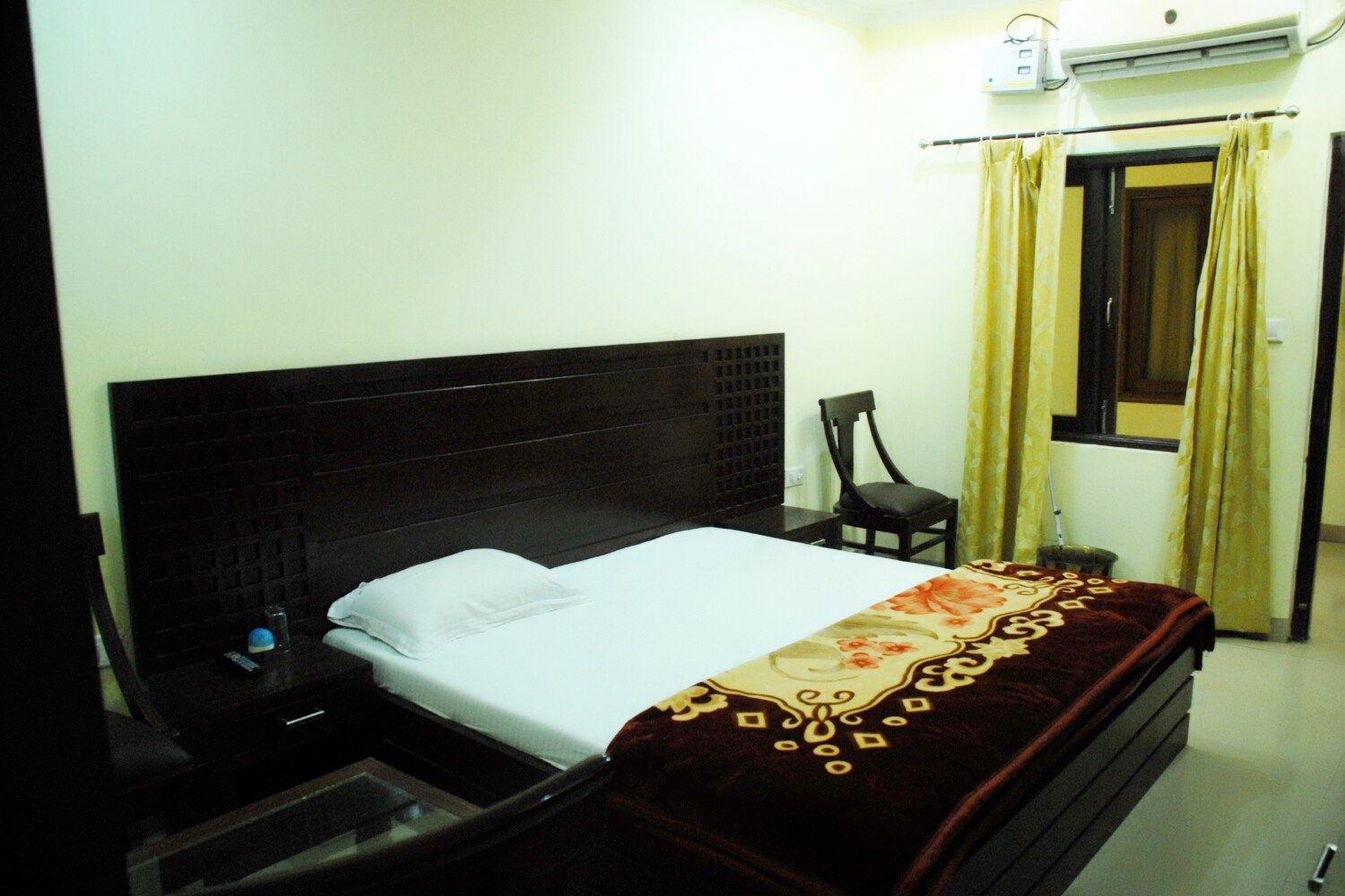 Hotel Royal Regency - Tap to explore photos