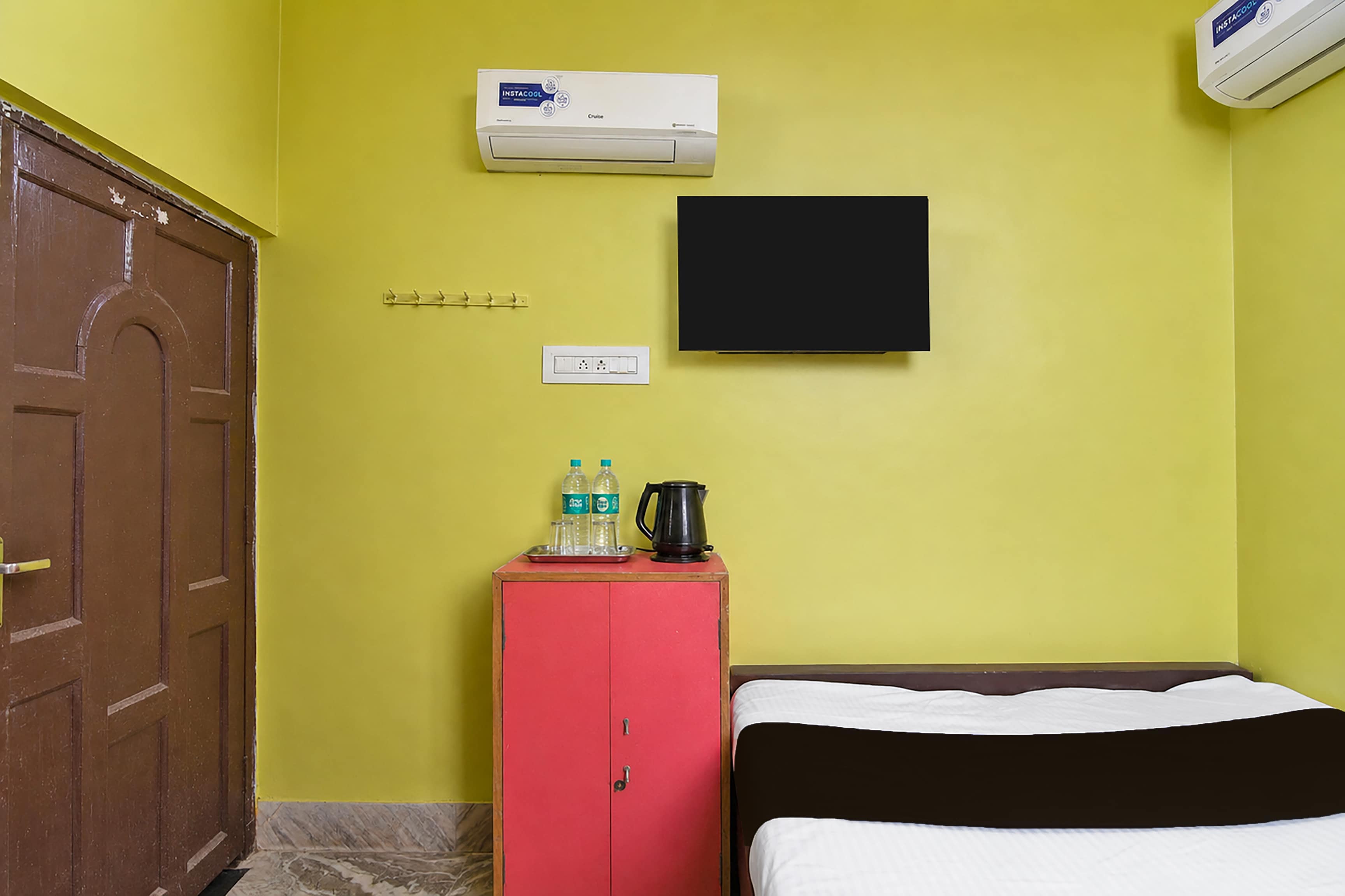 Hotel O Diamond Mall Kolkata Formerly Petals Residency - Tap to explore photos
