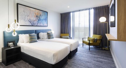 MERCURE CANBERRA BELCONNEN Room Type - Superior Room with 2 zip-beds