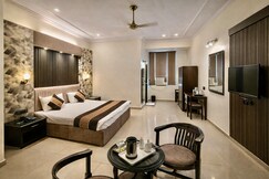 Hotel Perfect, Karol Bagh Metro