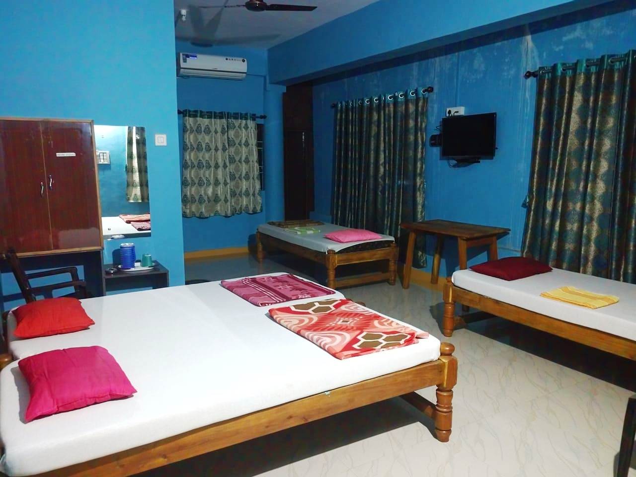 Hotel Sahana Palace - Tap to explore photos