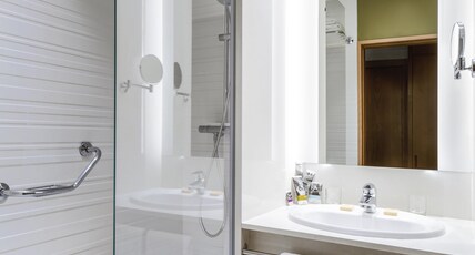 Mercure Porto Gaia Hotel Room Type - Standard Room with 1 double bed and 1 extra bed Mercure Porto Gaia Hotel Room Type - Standard Room with 1 double bed and 1 extra bed