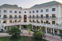 DLF CLUB 4 - Galleria Market